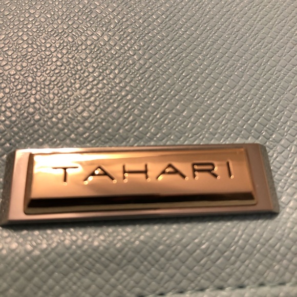 TAHARI Light Blue Wallet - Picture 7 of 7